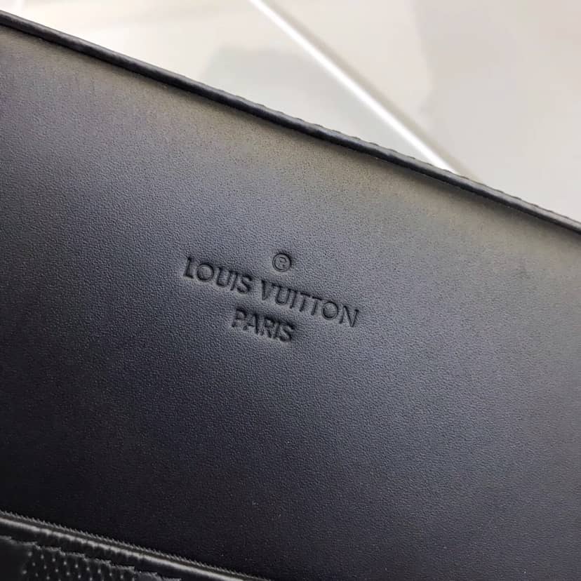 L0vis Vvtt0n District Pochette Replica Shoulder Bag N23355