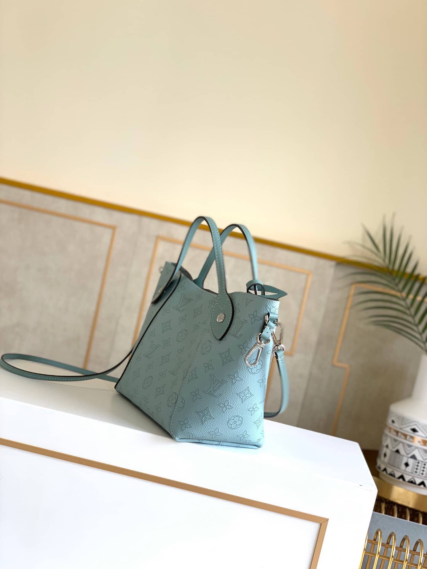 L0vis Vvtt0n Mahina Perforated Leather Hina PM Bag Replica M55905