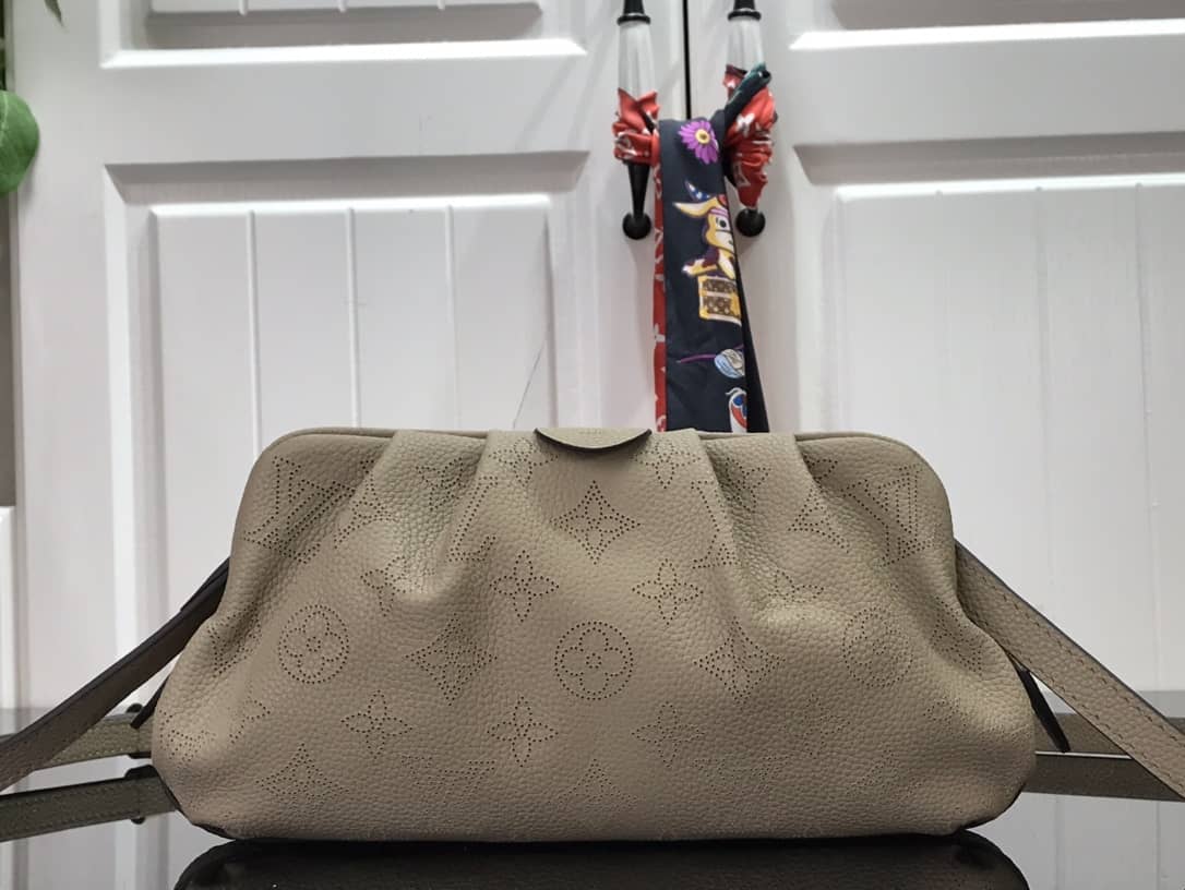 L0vis Vvtt0n Scala Mini Replica Pouch Gray M80092