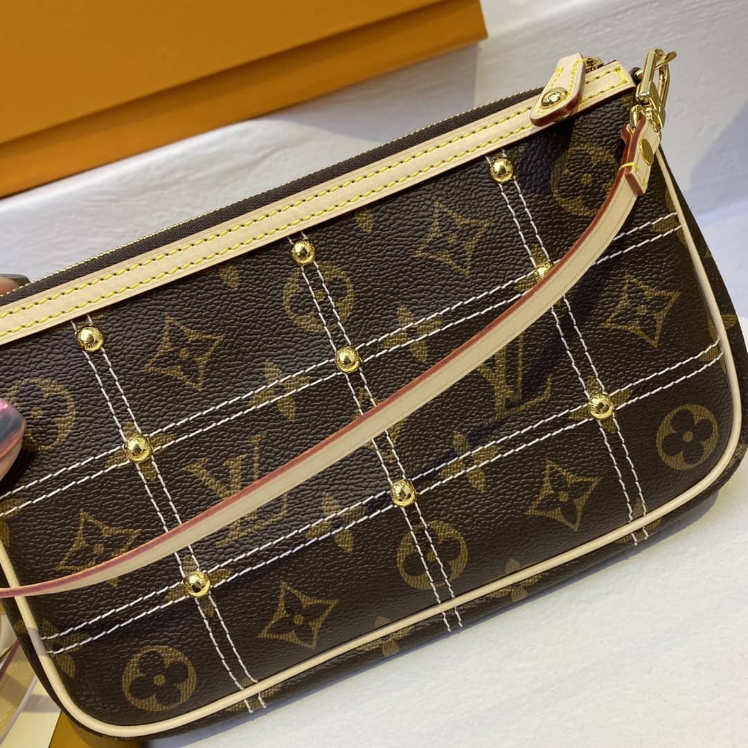 L0vis Vvtt0n Pochette Dupe Monogram Riveting Accessories M51980 Brown