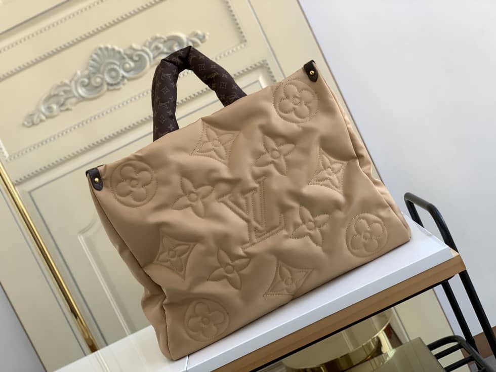 L0vis Vvtt0n Onthego GM Nylon Monogram Pilow Giant Beige M59007 Replica Tote