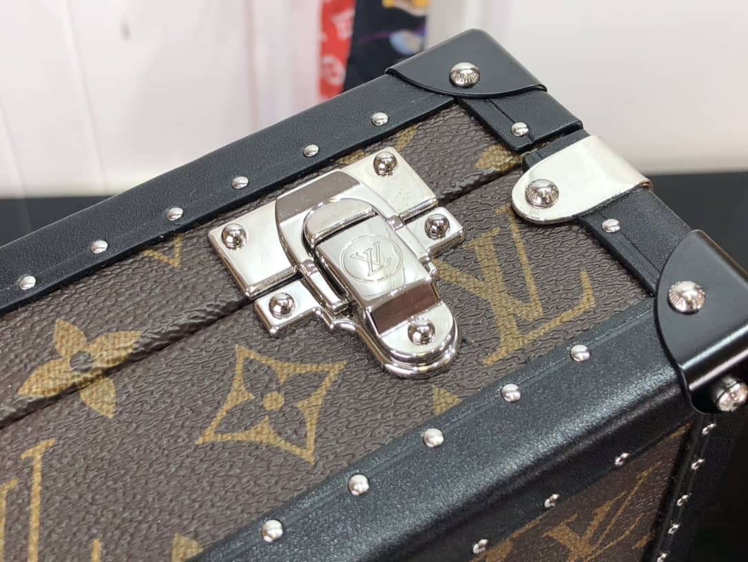 L0vis Vvtt0n Monogram Massacar Canvas Clutch Box Replica