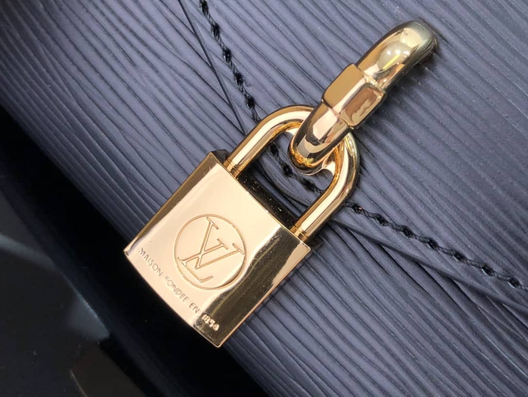 L0vis Vvtt0n Epi Leather Padlock On Strap Replica Bag Black M80819