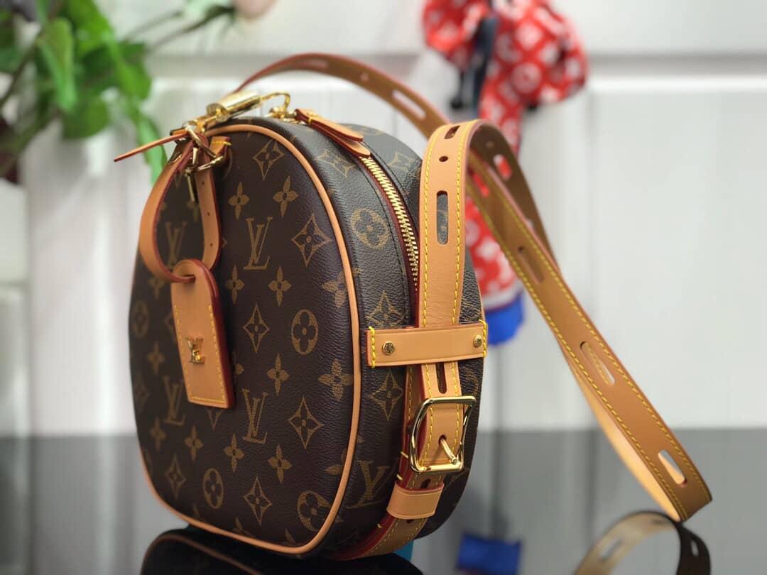 L0vis Vvtt0n Monogram Boite Chapeau Souple Replica Shoulder Bag M52294