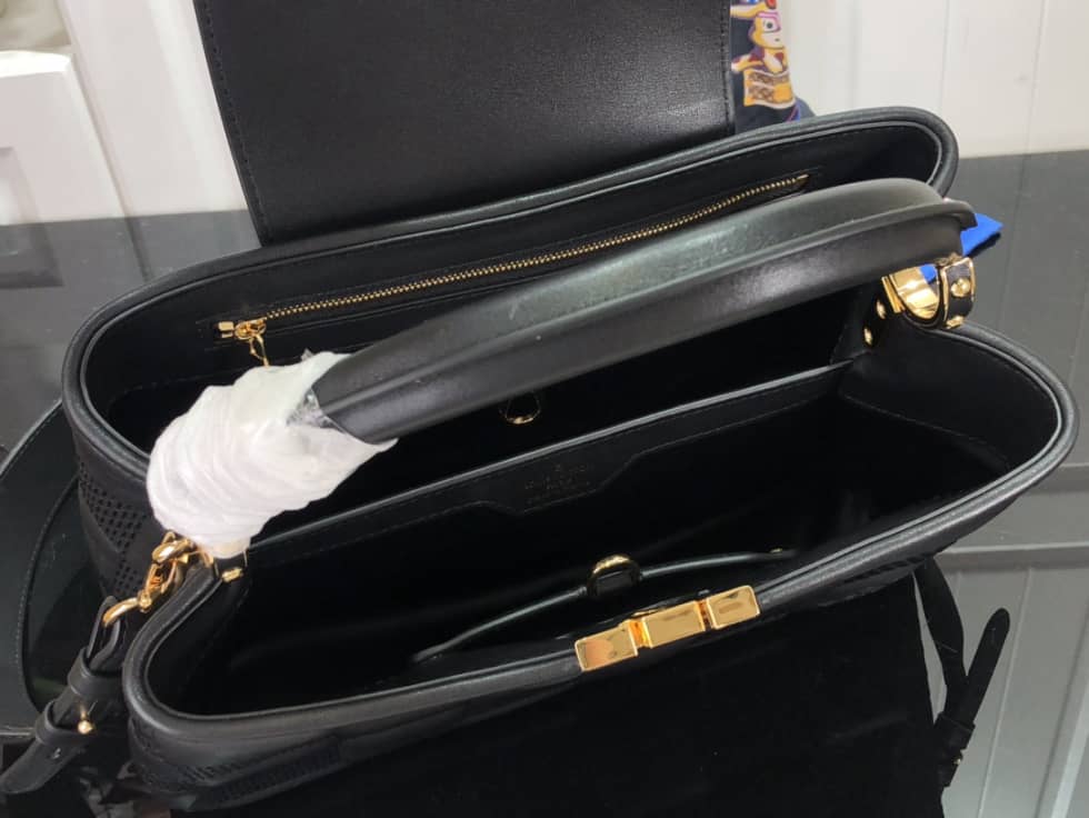 L0vis Vvtt0n Capucines MM Black M59225 Replica Shoulder Bag