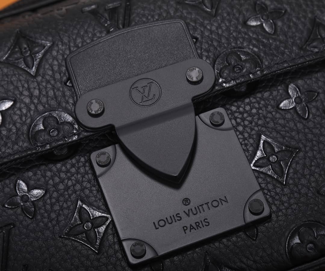 L0vis Vvtt0n S Lock Messenger Bag Replica Black M58489
