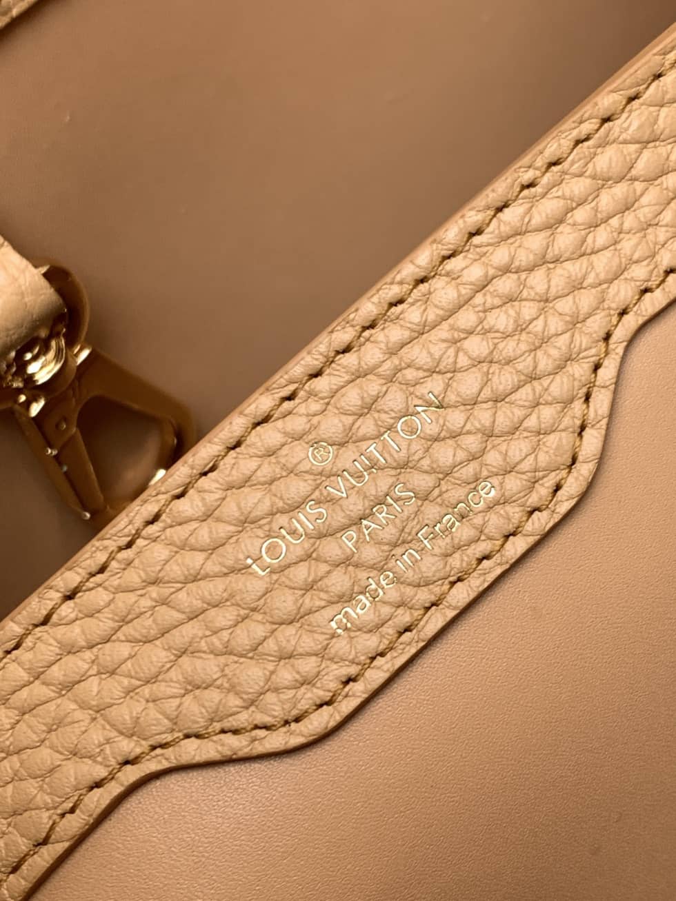 L0vis Vvtt0n Capucines MM Beige M59073 Replica Crossbody Bag