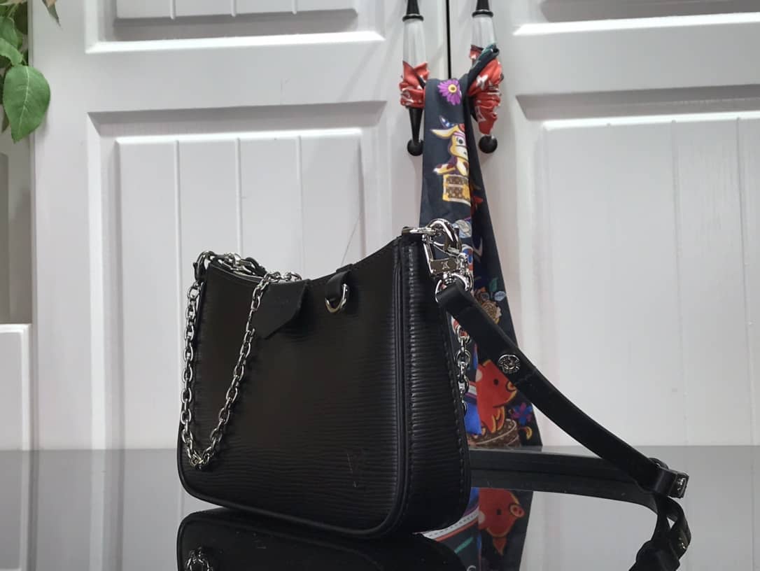 L0vis Vvtt0n Epi Easy Pouch On Strap Replica Bag Black M80471