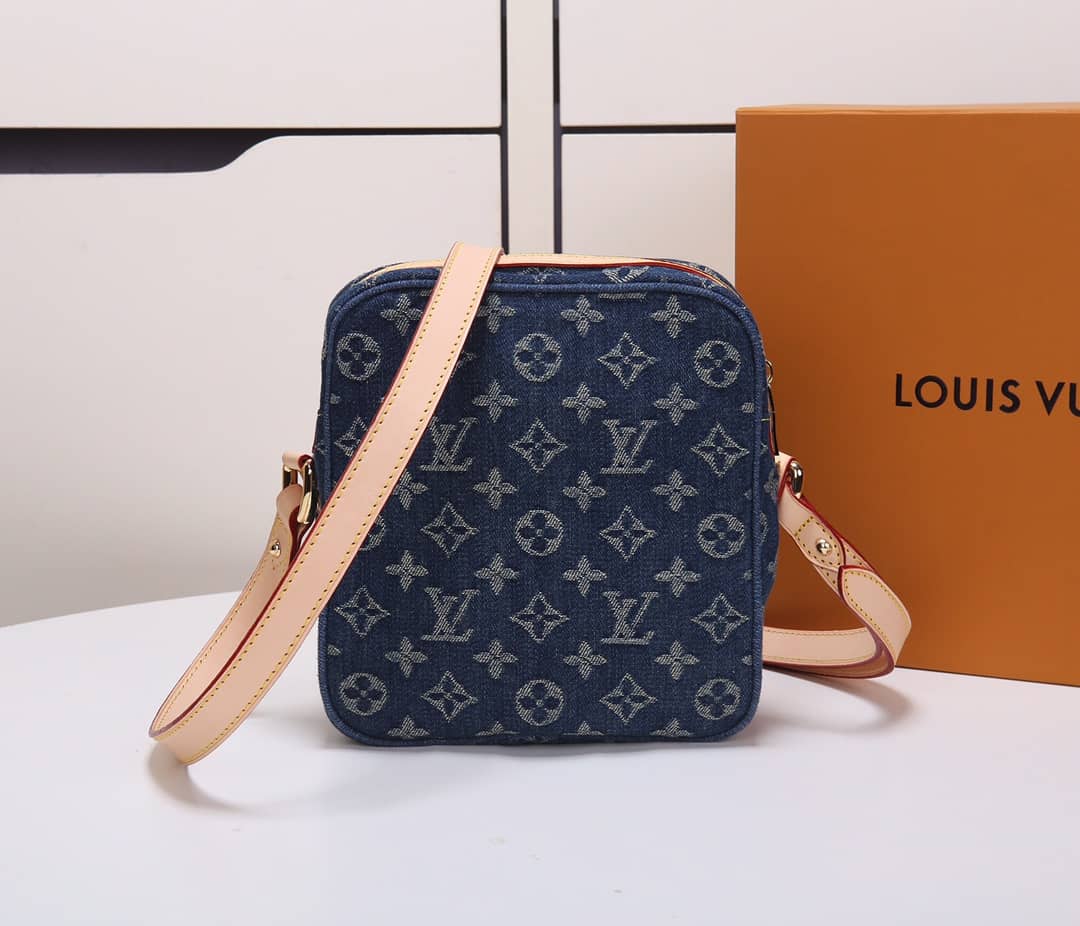 L0vis Vvtt0n Monogram Denim Replica Camera Bag M95348