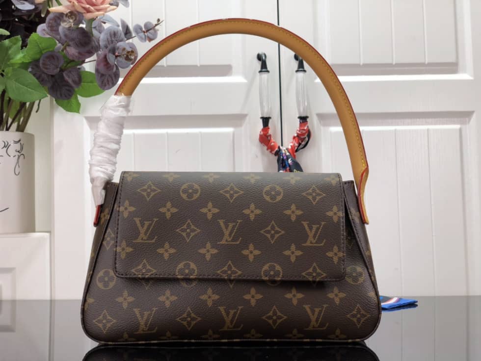 L0vis Vvtt0n Mini Looping Monogram M51147 Replica Shoulder Bag