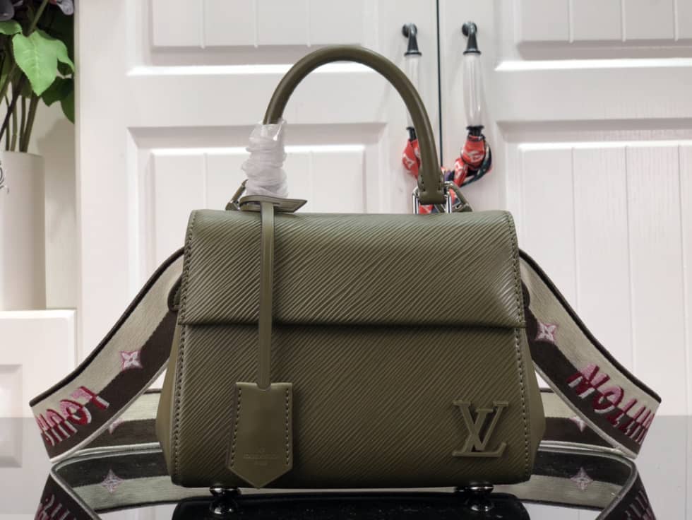 L0vis Vvtt0n Cluny Mini Epi Leather M58928 Replica Shoulder Bag