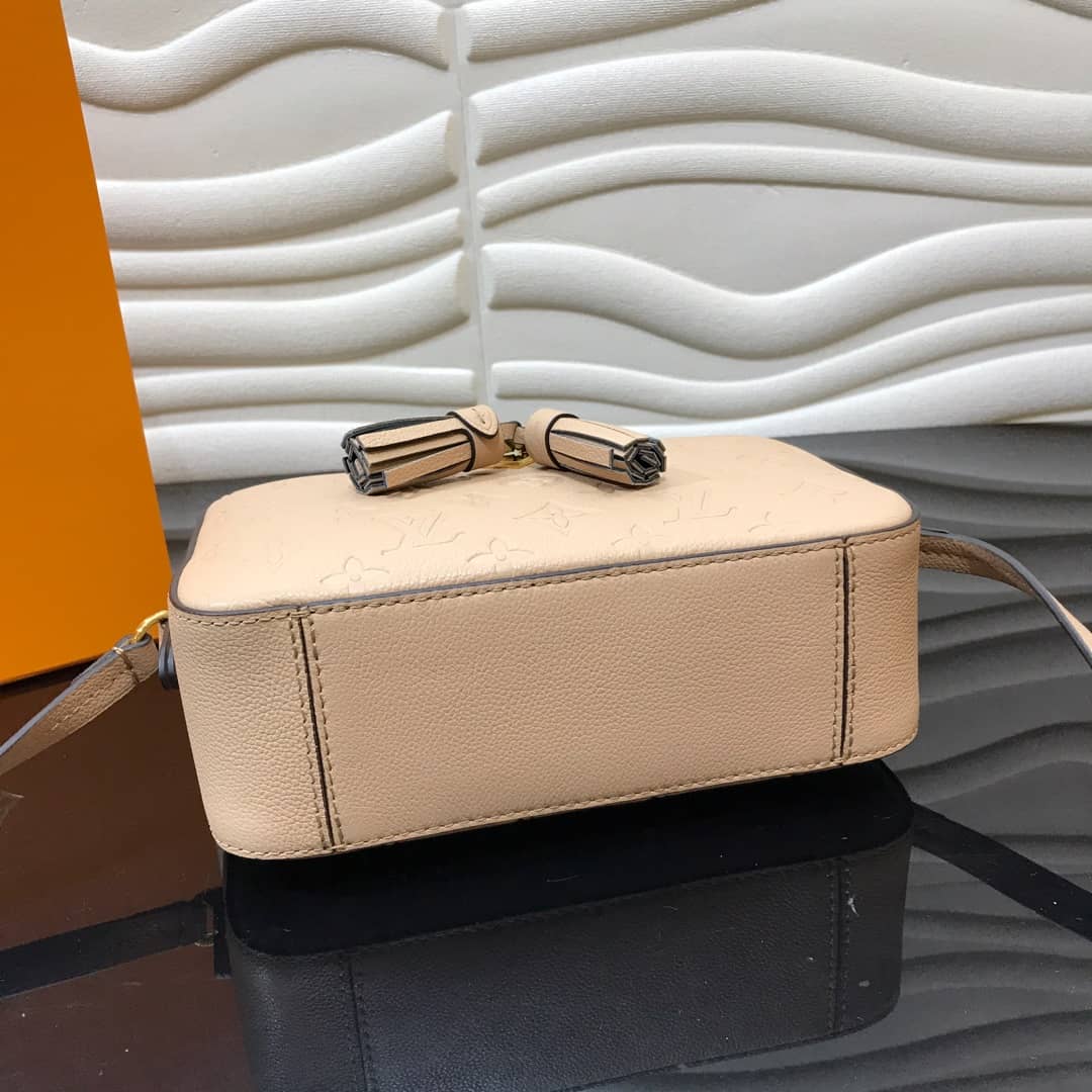 L0vis Vvtt0n Monogram Empreinte Saintonge Replica Bag Beige M44606