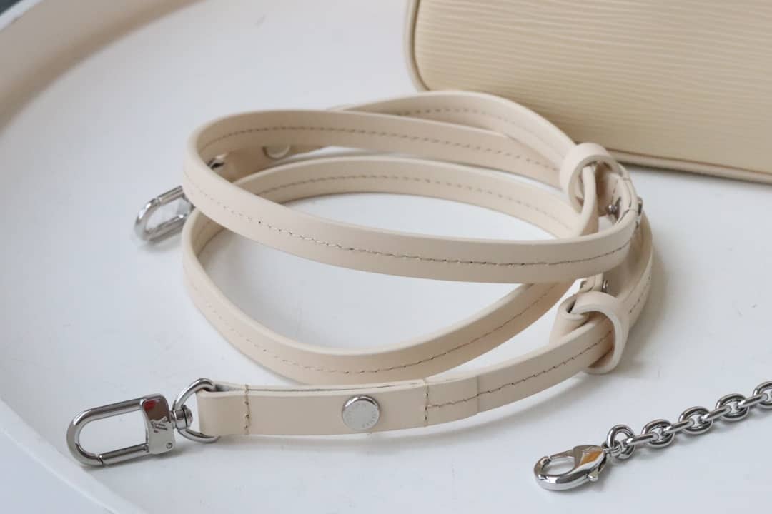 L0vis Vvtt0n Easy pouch 2way Epi Replica Crossboy Bag White M80483