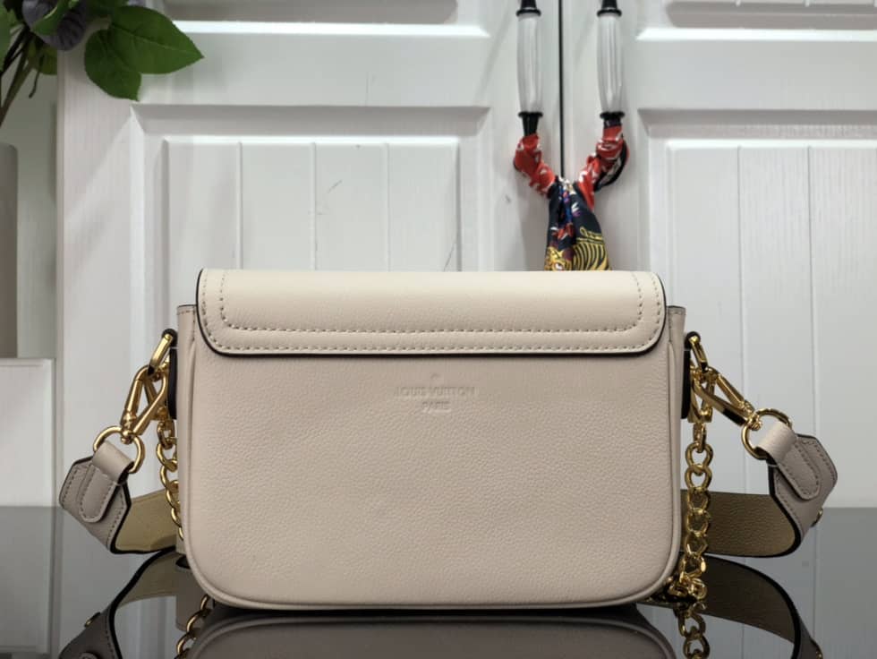 L0vis Vvtt0n Lockme Tender White M59984 Replica Crossbody Bag