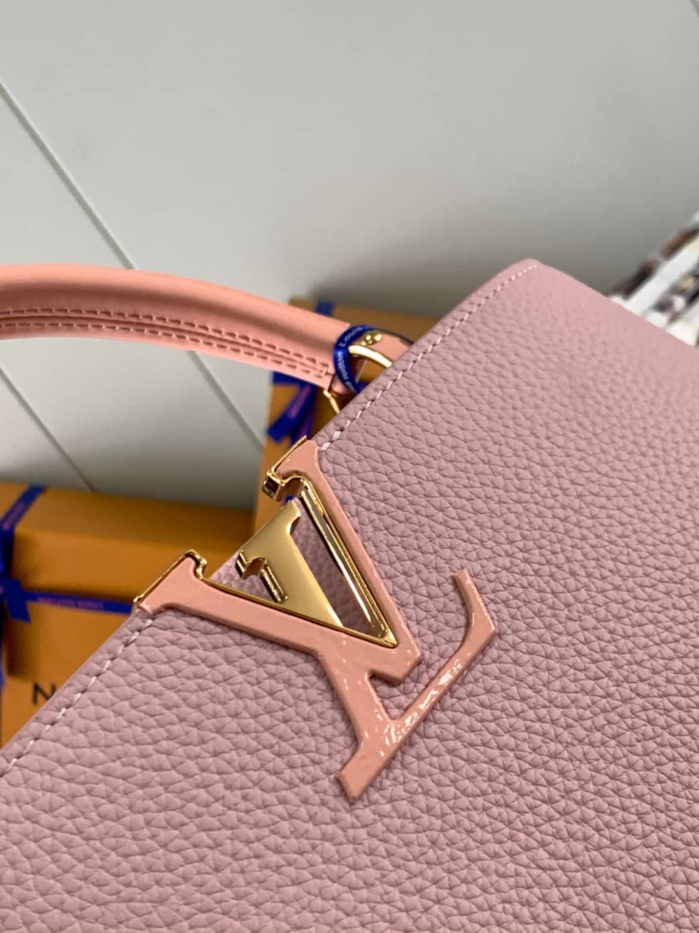 L0vis Vvtt0n Capucines MM Pink M59209 Replica Crossbody Bag