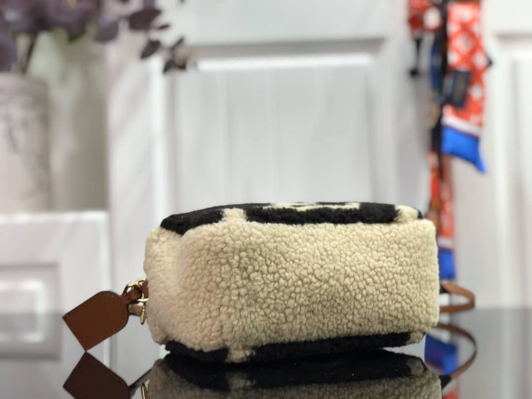 L0vis Vvtt0n Giant Monogram Teddy Replica Shoulder Bag M68599