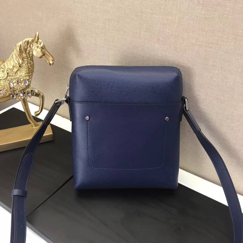 L0vis Vvtt0n Taiga Pochette Grigori Mens Shoulder Bag Replica Blue M30505