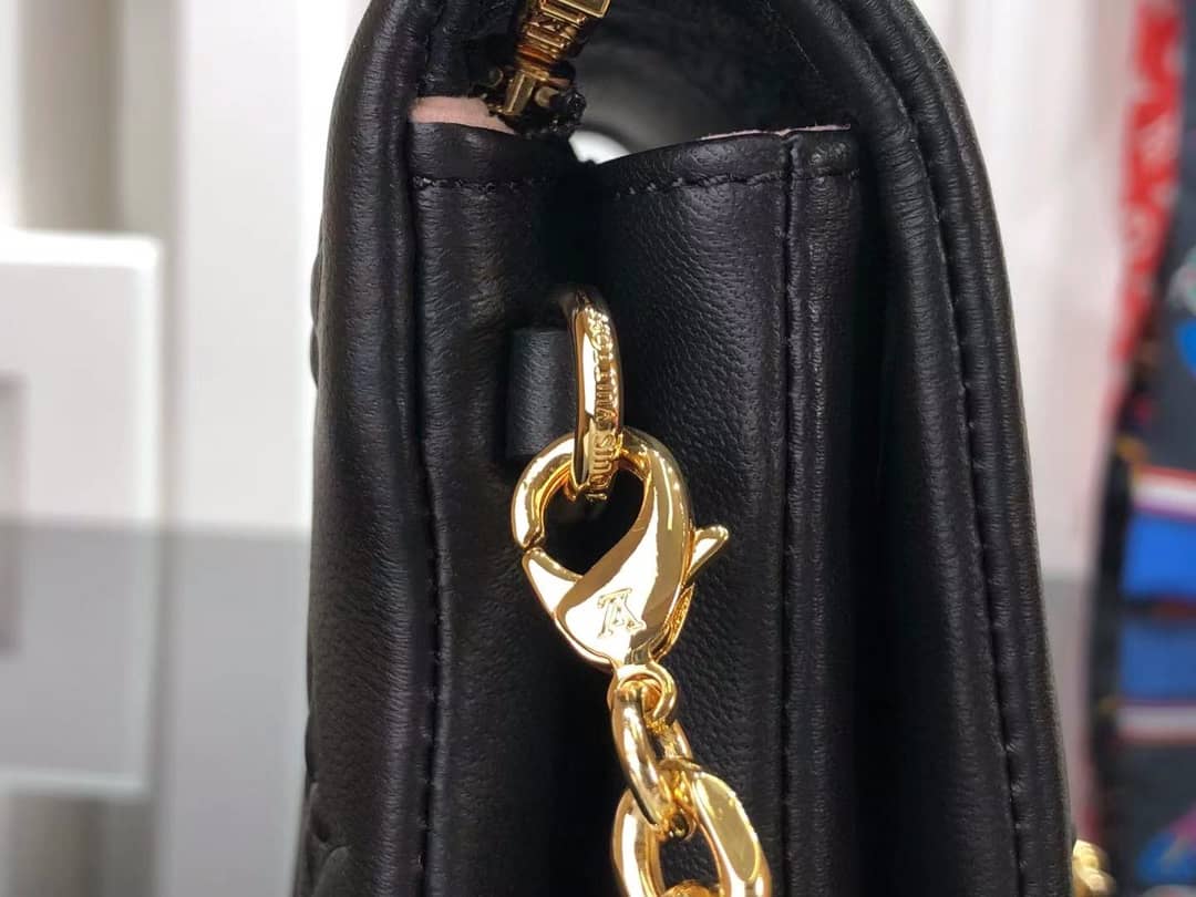 L0vis Vvtt0n Pochette Coussin Monogram Embossed Lambskin Chain Replica Bag Black