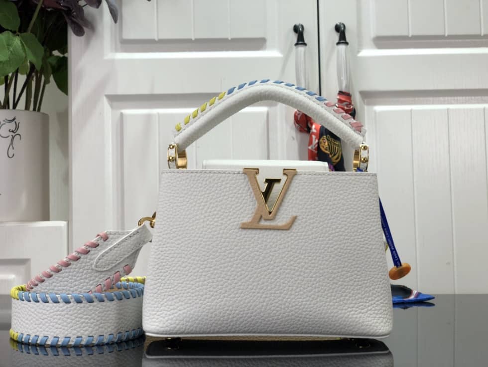 L0vis Vvtt0n Capucines Mini M57945 Replica Shoulder Bag