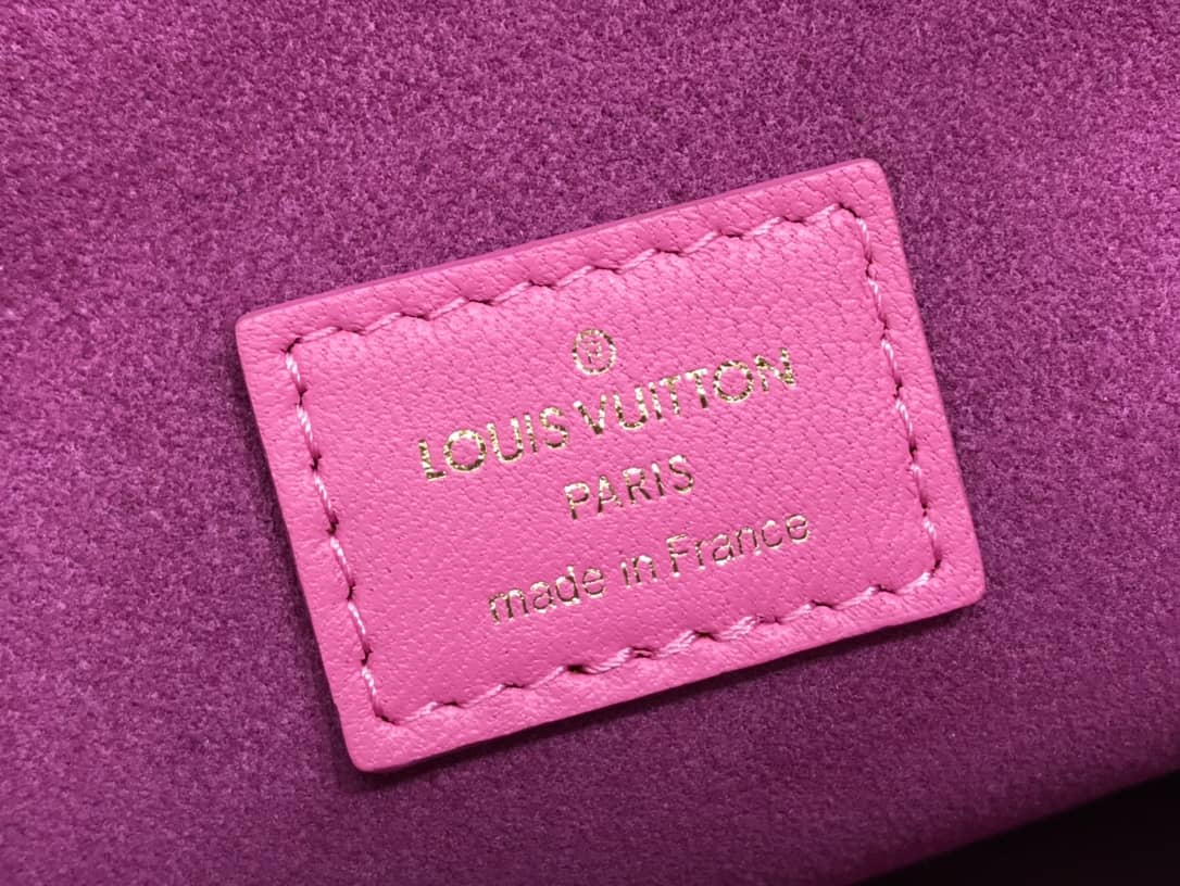 Best Replica L0vis Vvtt0n Embossed Lambskin Coussin PM Replica Bag Pink M58628(ColaReps)