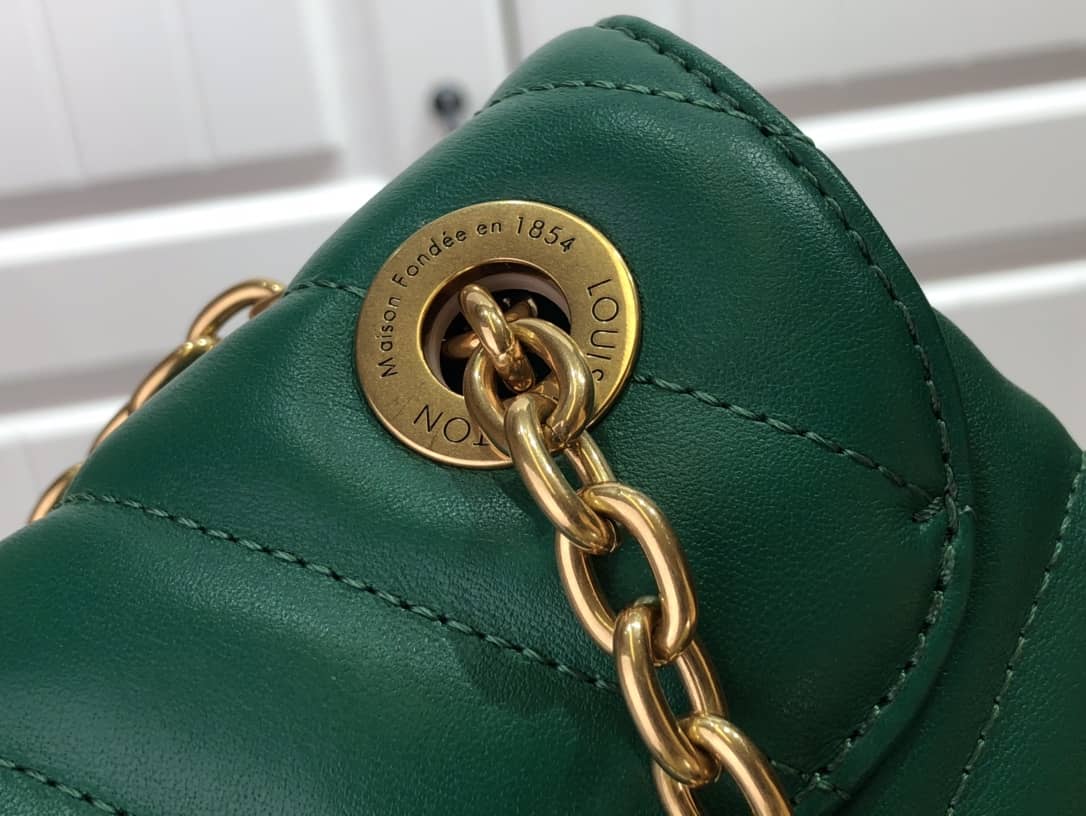 L0vis Vvtt0n New Wave Chain Replica Bag H24 Green M58552