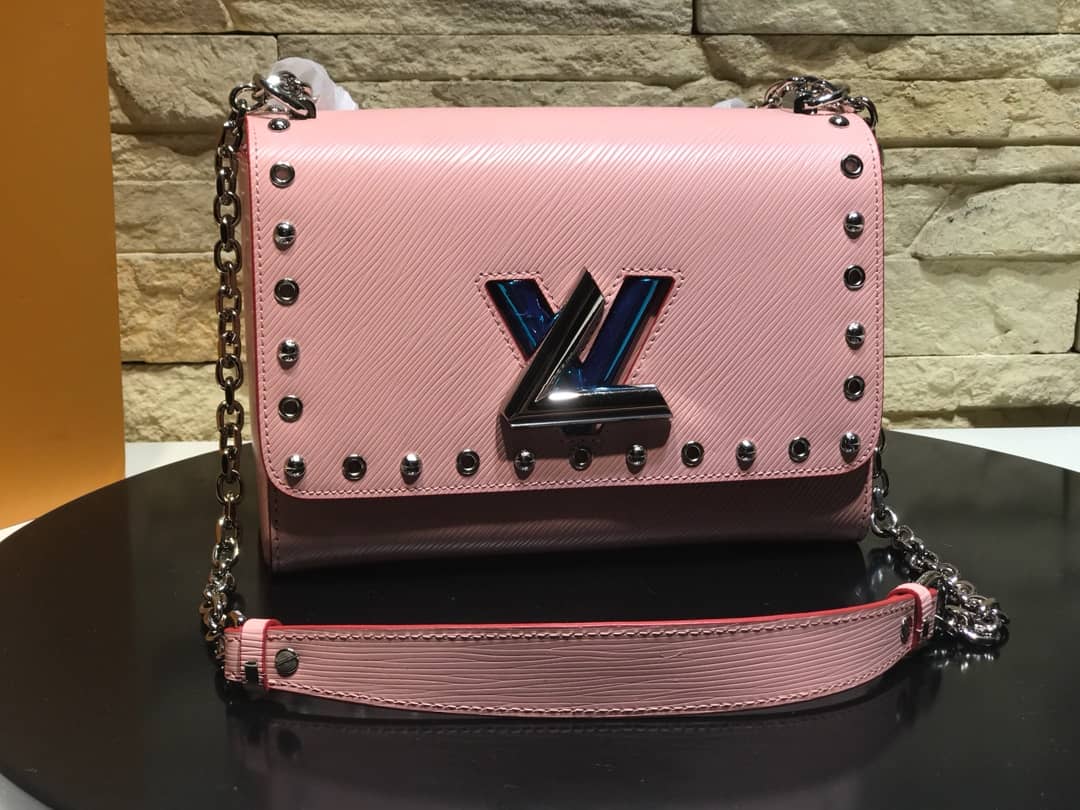L0vis Vvtt0n Twist MM Inspired Chain Shoulder Bag