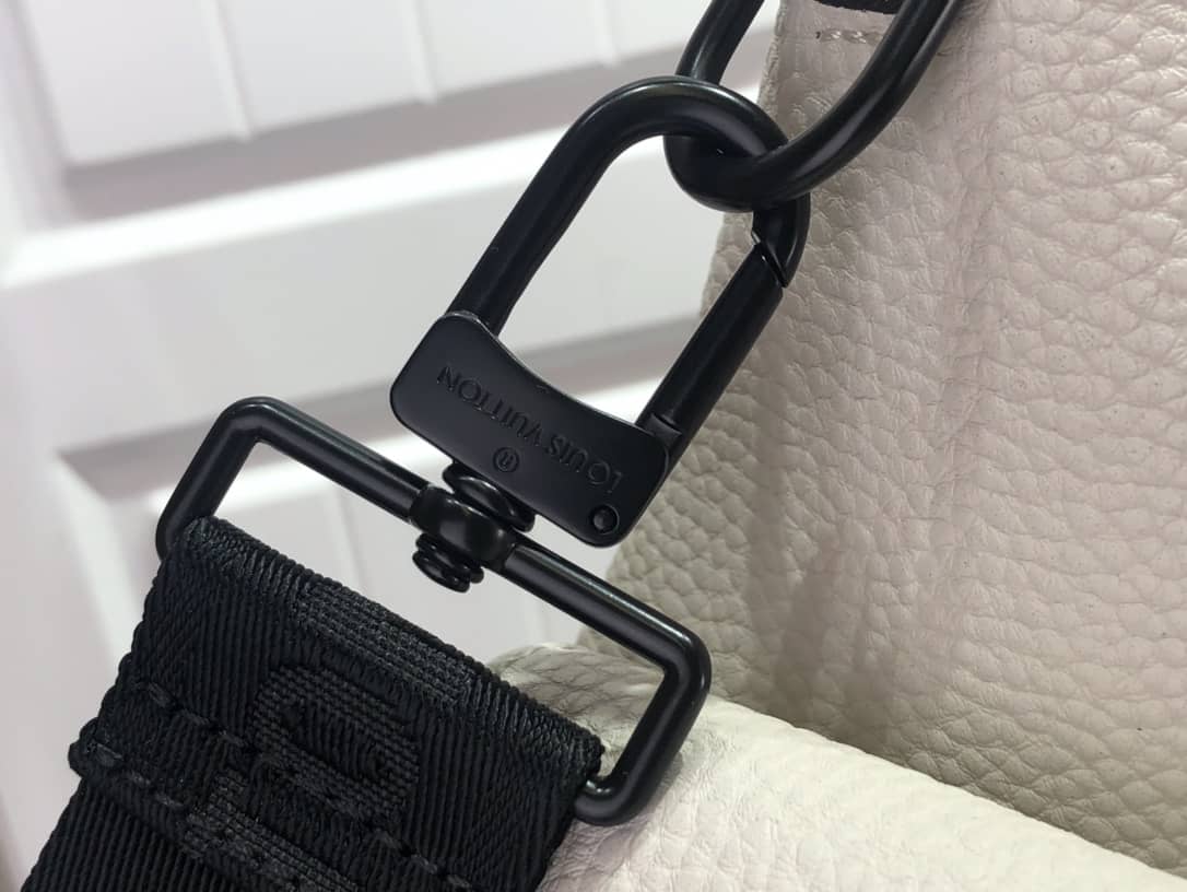 L0vis Vvtt0n Christopher Tote Replica M58479