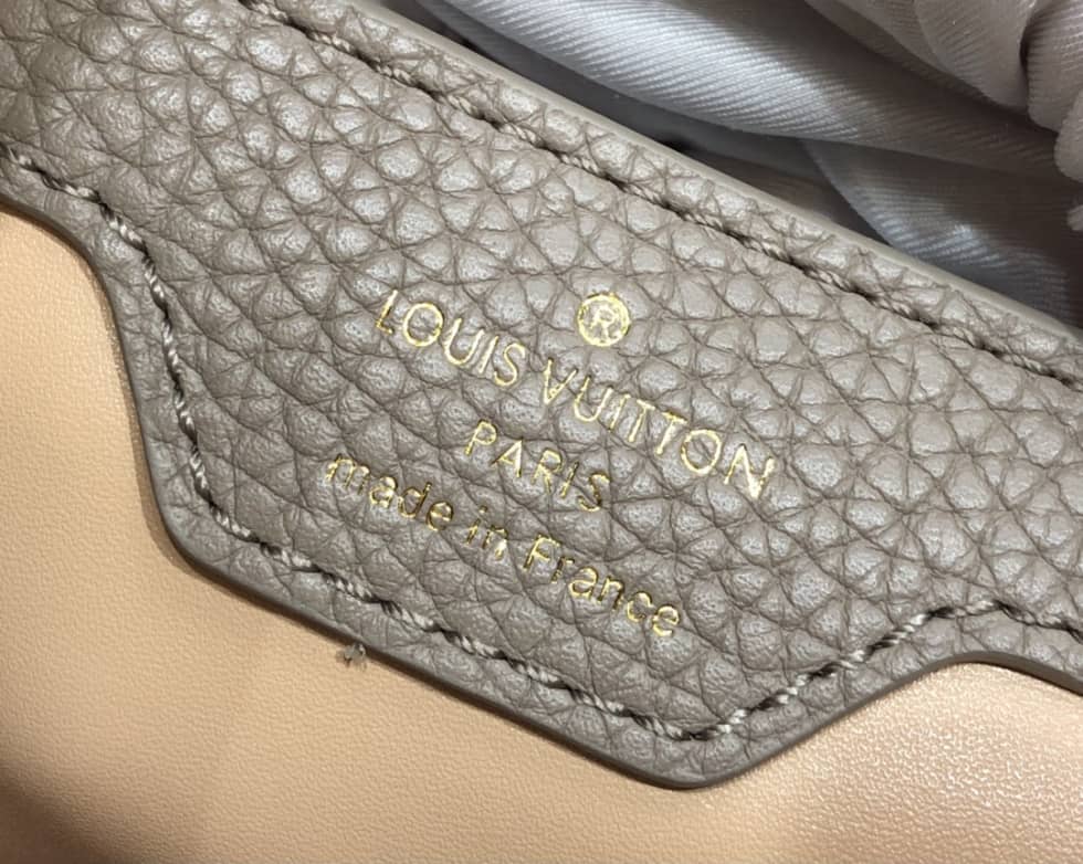 L0vis Vvtt0n Capucines BB Beige M59066 Replica Shoulder Bag