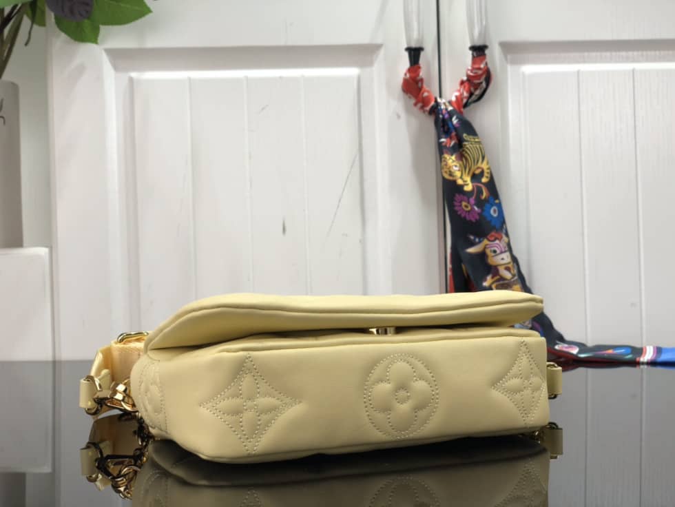 L0vis Vvtt0n Wallet On Strap Bubblegram Yellow M81399 Replica