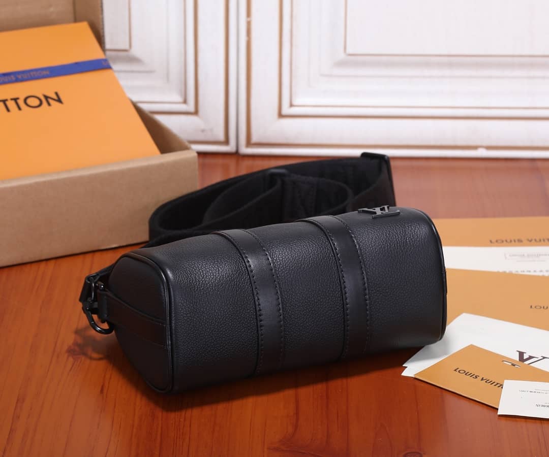 L0vis Vvtt0n Aerogram Keepall XS Noir M80950 Replica Shoulder Bag