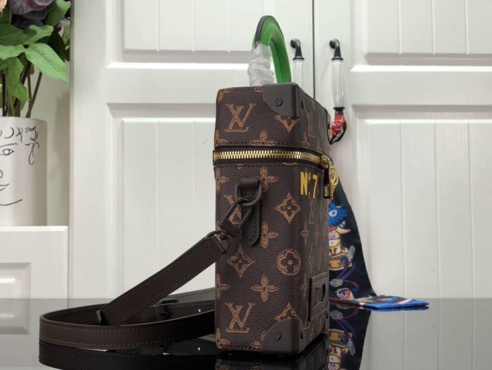 L0vis Vvtt0n Vertical Box Trunk Monogram Brown M59664 Replica Shoulder Bag