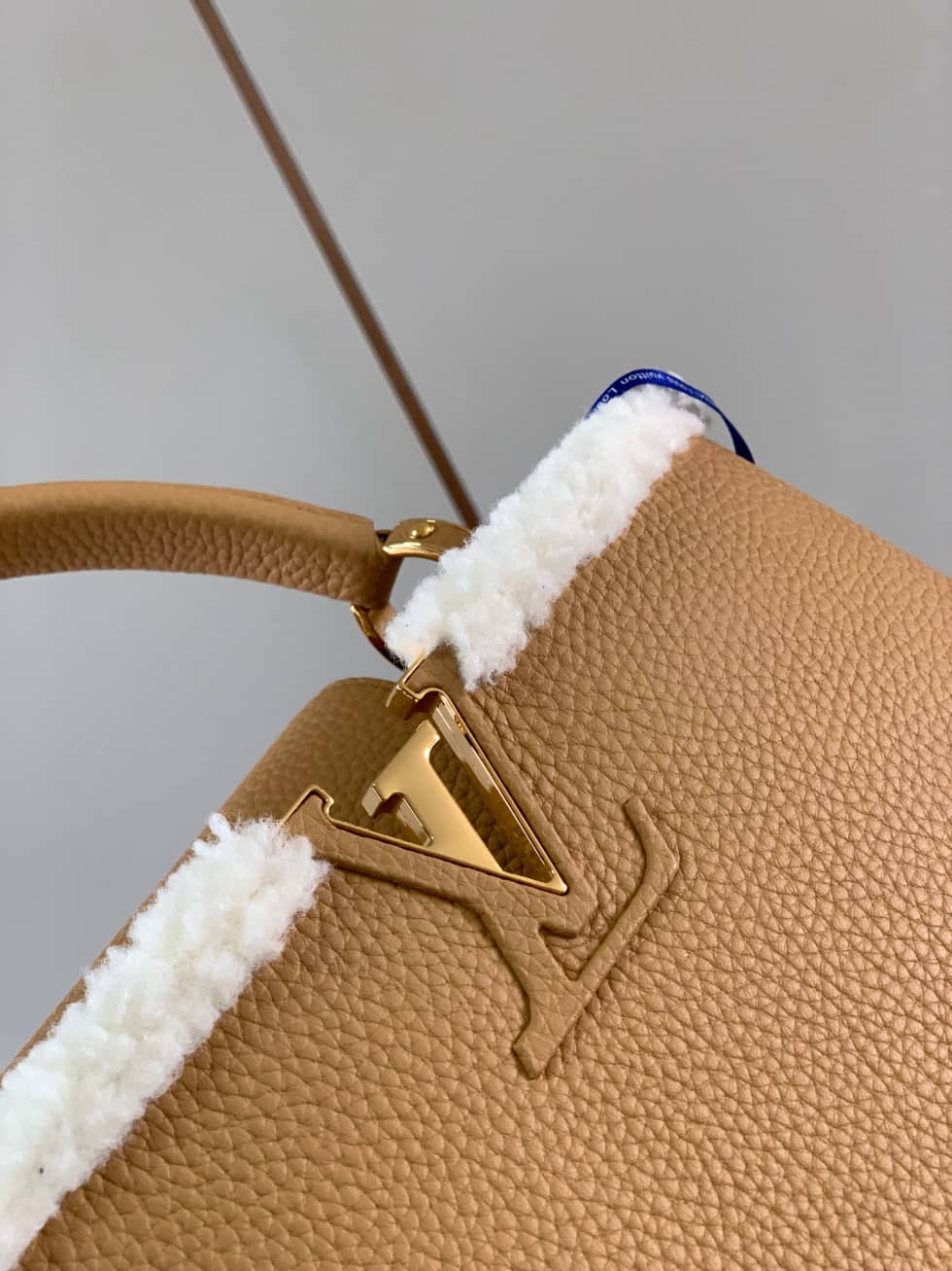 L0vis Vvtt0n Capucines MM Beige M59073 Replica Crossbody Bag