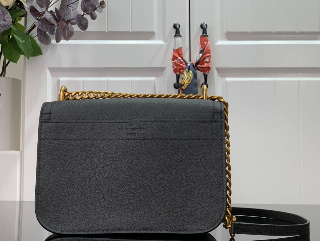 L0vis Vvtt0n Lockme Chain PM Replica Handbag Black M57073