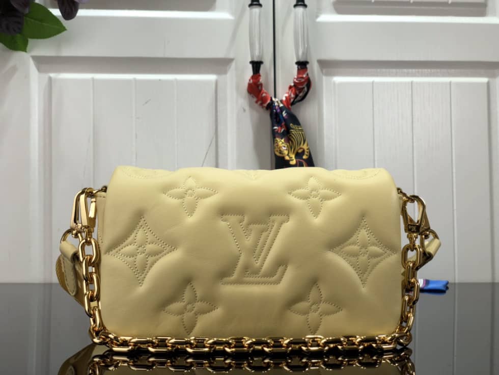 L0vis Vvtt0n Wallet On Strap Bubblegram Yellow M81399 Replica