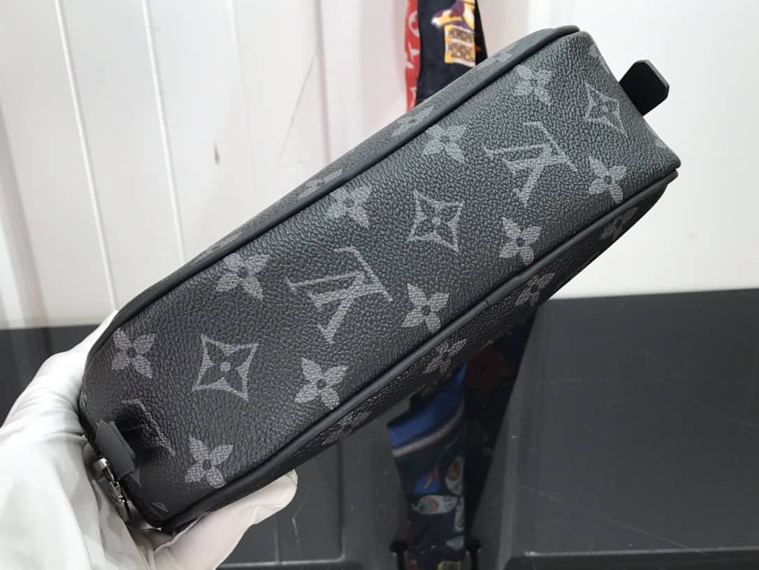 L0vis Vvtt0n Monogram Eclipse Toiletry Pouch M483384