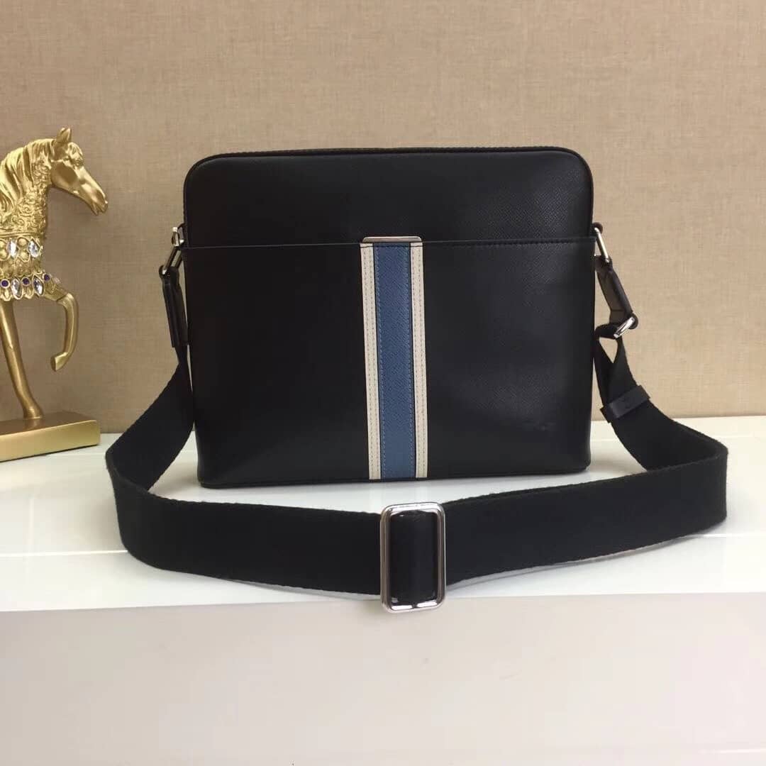 L0vis Vvtt0n Anton Messenger PM Taiga Leather Replica Bag M34411