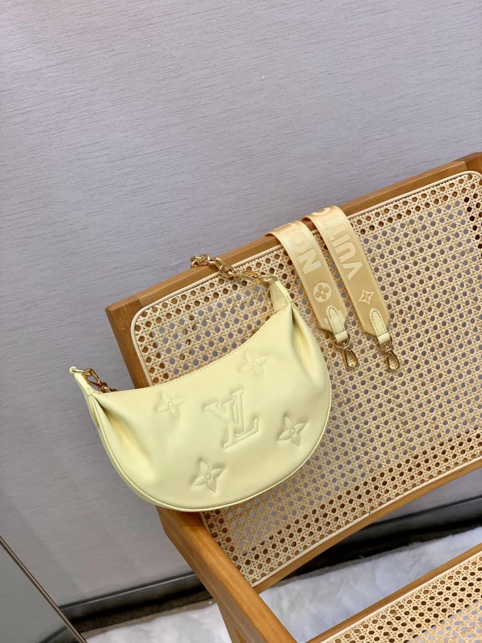 L0vis Vvtt0n Over The Moon Calfskin Leather Yellow M59823 Replica Hobo