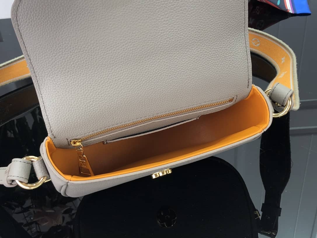L0vis Vvtt0n Pont 9 Soft PM Replica Bag Apricot M58727