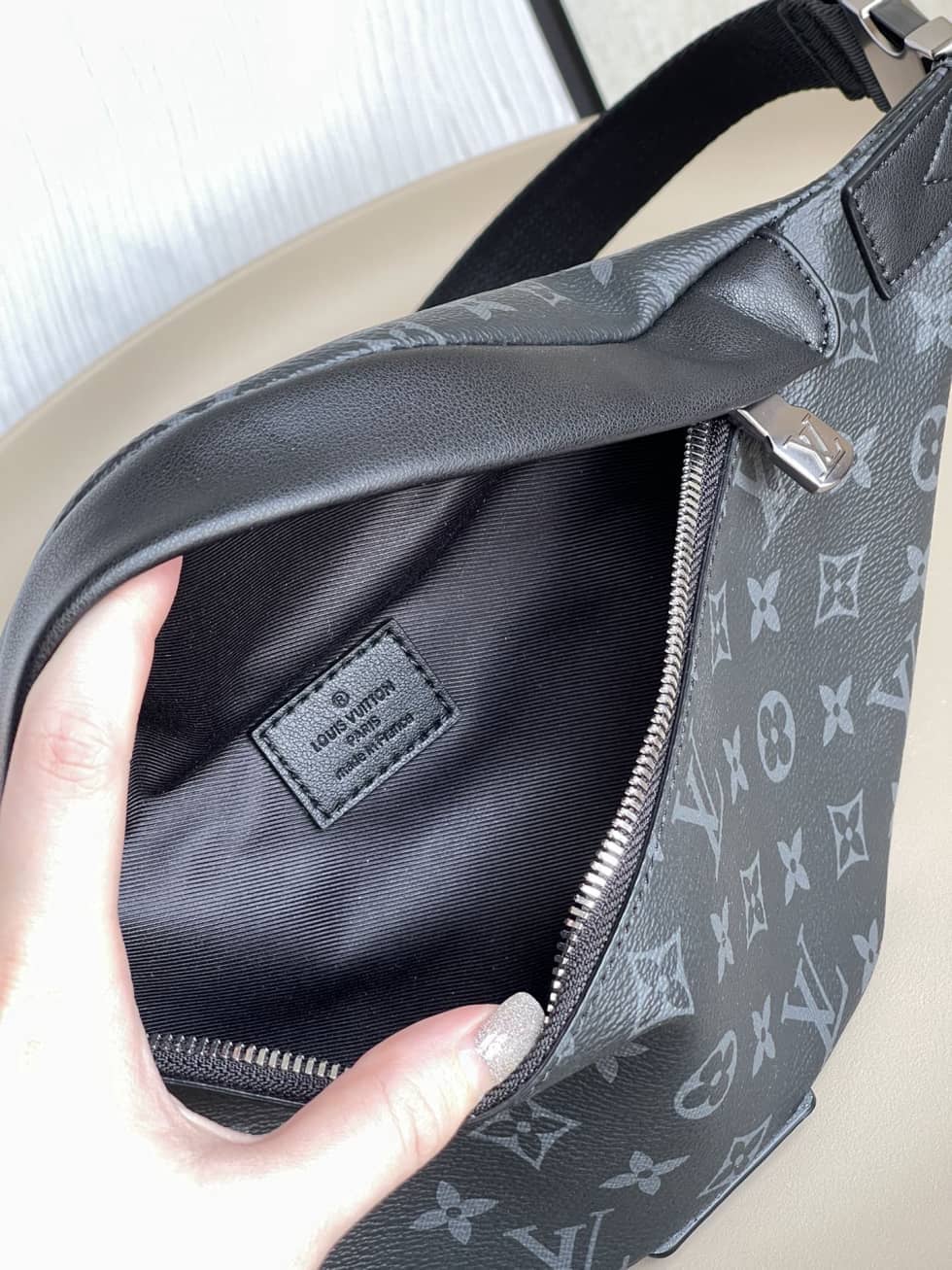 L0vis Vvtt0n Discovery Bumbag Monogram Eclipse Black M46035 Replica Belt Bag
