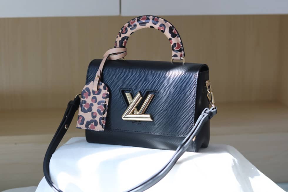 L0vis Vvtt0n Twist Leopard Handle Bag Epi Leather PM M50362 Replica Shoulder Bag