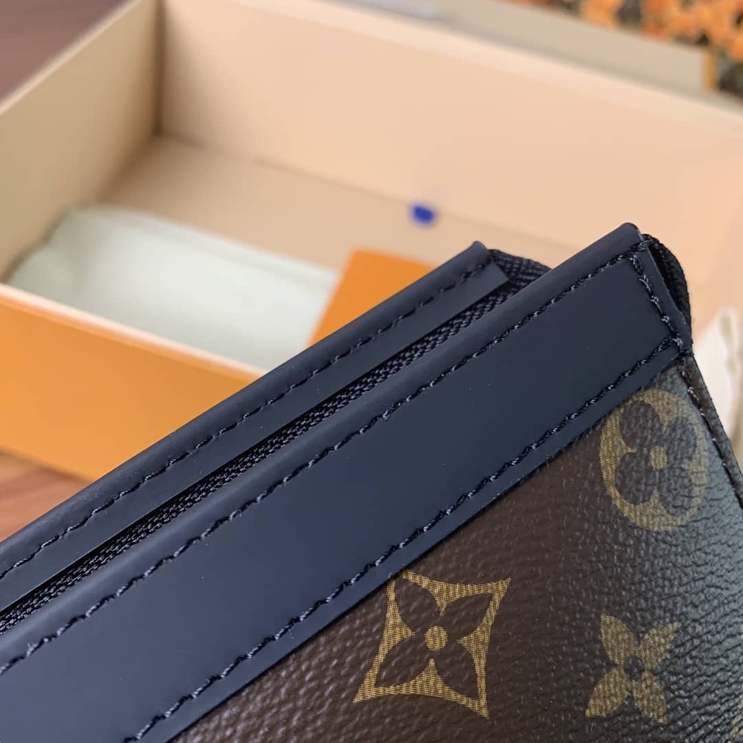 L0vis Vvtt0n Monogram Canvas Replica Pochette Voyage Brown M80792