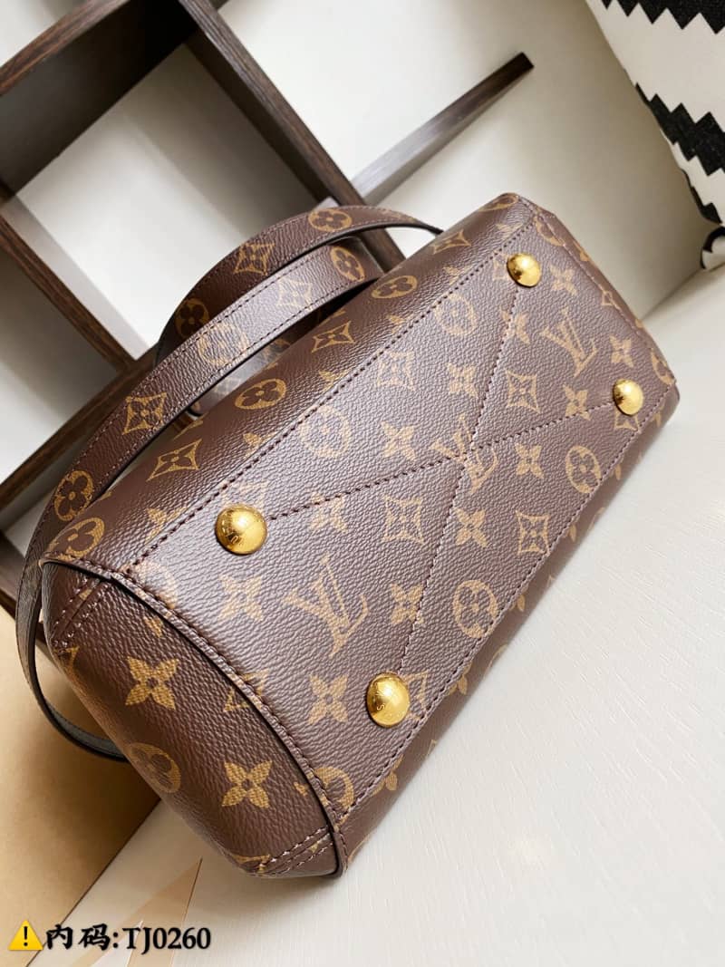 L0vis Vvtt0n Montaigne BB Monogram Shoulder Bag Replica M41055