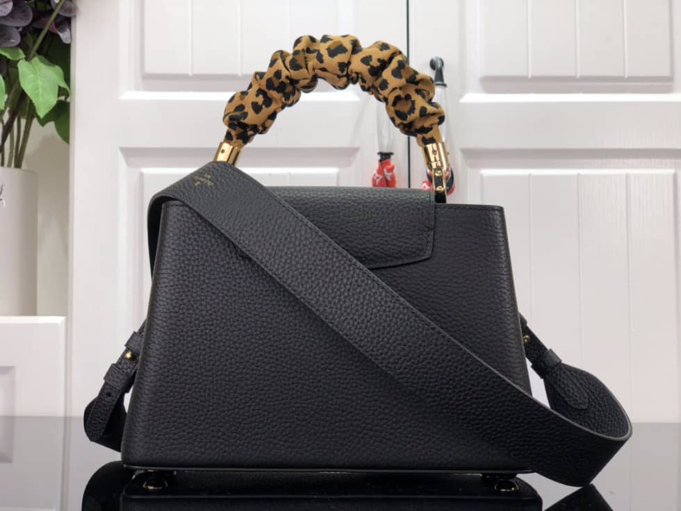 L0vis Vvtt0n Capucines BB Black M58732 Replica Crossbody Bag