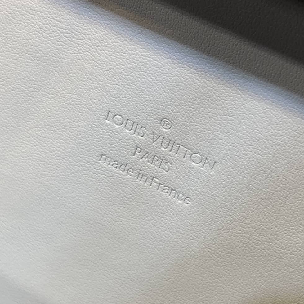 L0vis Vvtt0n Clutch Box Bag White M20230 Replica Messenger Bag
