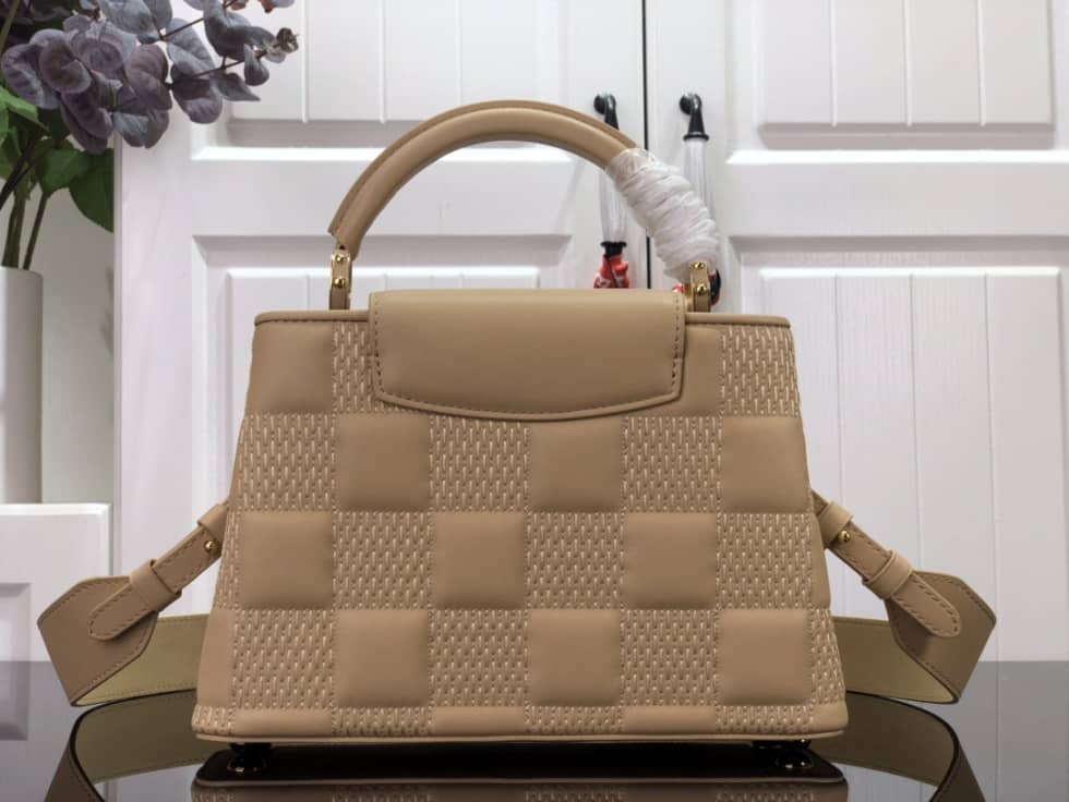 L0vis Vvtt0n Capucines BB Beige M59225 Replica Shoulder Bag