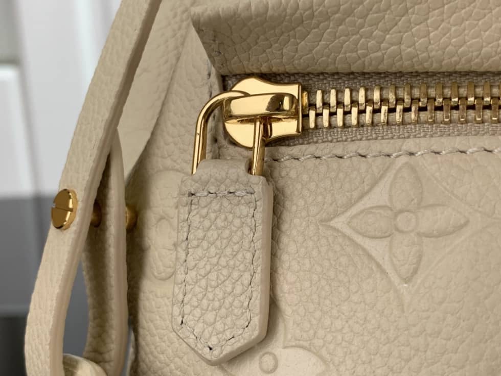 L0vis Vvtt0n Empreinte Montsouris White M45639 Replica Backpack