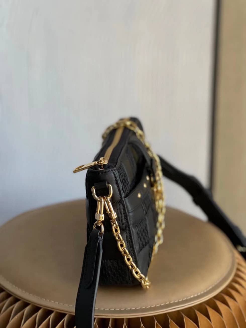 L0vis Vvtt0n Pochette Troca Lamb Leather M59046 Replica Crossbody Bag
