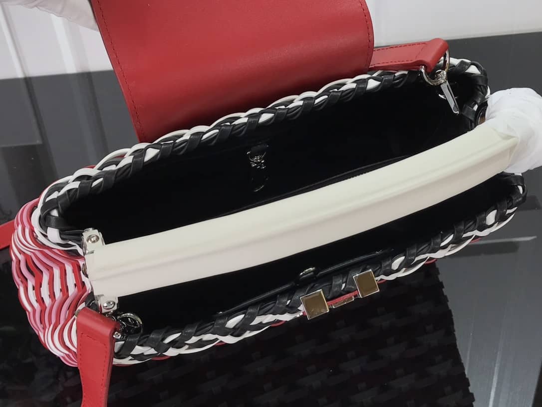 L0vis Vvtt0n Capucines Taurillon Shoulder Bag Replica Red M94519