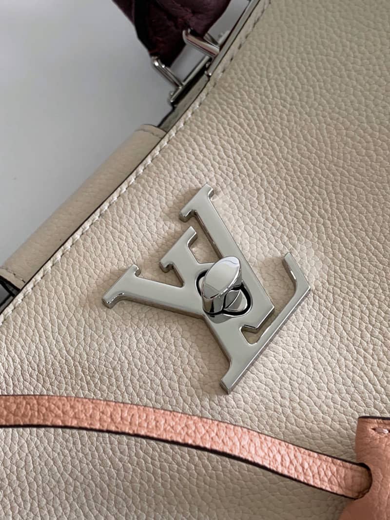 L0vis Vvtt0n Lockme Day 2Way Bag Replica M53647