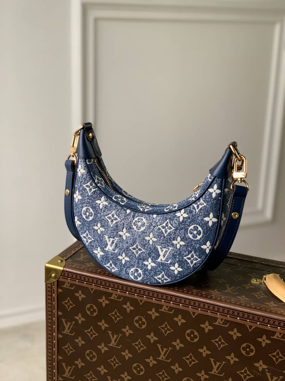 L0vis Vvtt0n Denim Loop Blue/White M81166 Replica Hobo